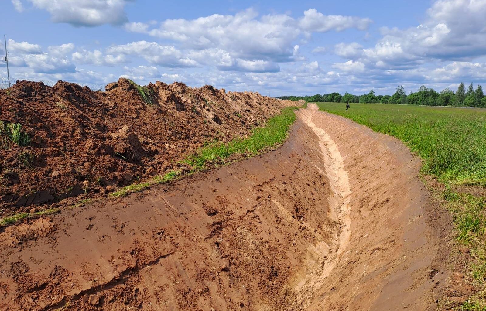 The Estonian Defence Forces and the Estonian Centre for Defence Investments will constructing anti-tank ditches along Estonia’s southeastern border. The ditches are part of the Baltic Defence Line initiative, designed to halt a potential enemy military attack right from the first yards of the national border. Photo by the Estonian Centre for Defence Investments.