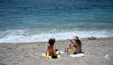 High-spending tourists flock to Greece outside peak August