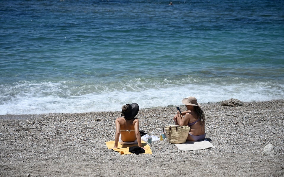High-spending tourists flock to Greece outside peak August
