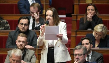 Marine Le Pen défend Caroline Parmentier, vice-présidente du groupe RN à l’Assemblée, critiquée pour des écrits racistes, haineux et anti-avortement