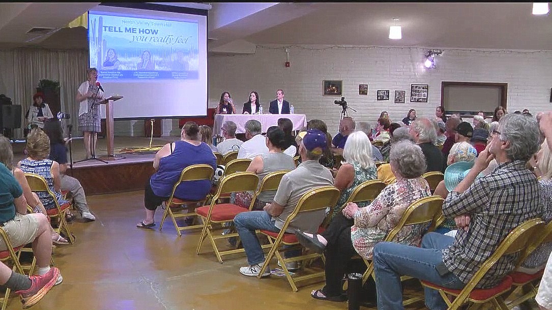 Immigration on the agenda at Phoenix town hall