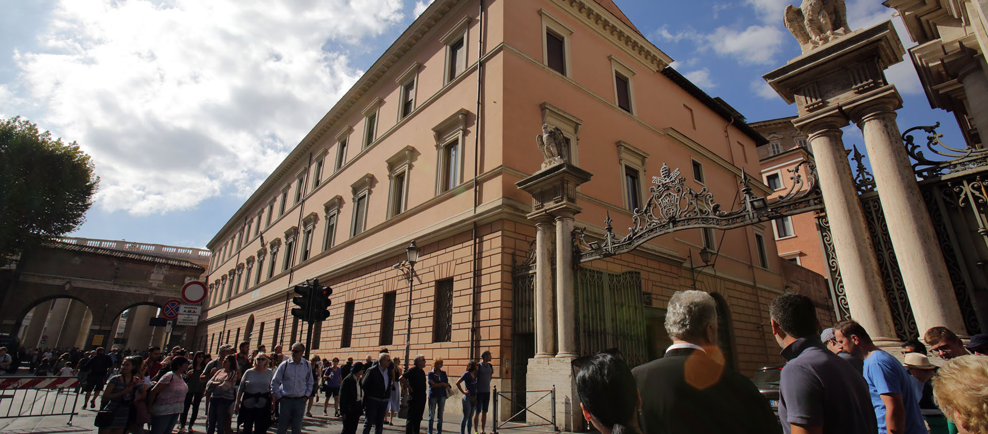 La façade, du côté de Italie, de la caserne de la garde suisse sera conservée