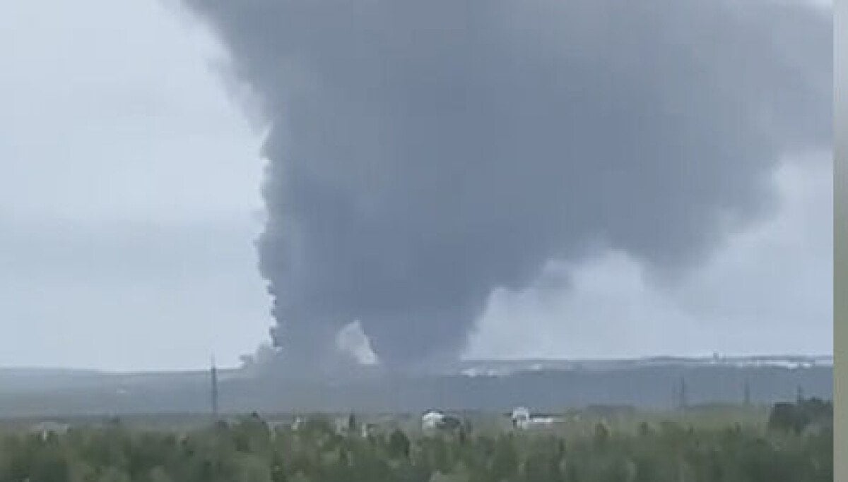 Massive drone attacks on Olenya airbase, fire reported