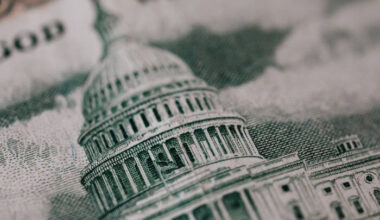 US Dollar Forecast: DXY Rises as Crude Oil News Sparks Safe-Haven Rally