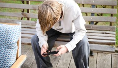 «Un signal d’alarme» : la santé mentale des enfants à un niveau inquiétant, en partie à cause des réseaux sociaux, selon un rapport