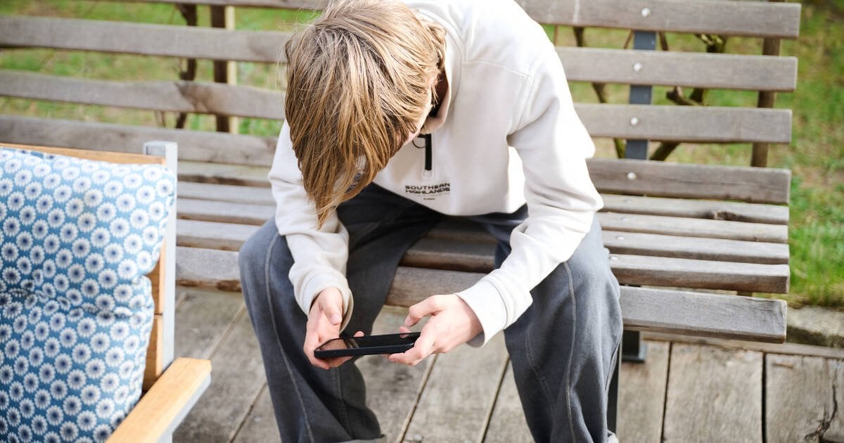 «Un signal d’alarme» : la santé mentale des enfants à un niveau inquiétant, en partie à cause des réseaux sociaux, selon un rapport