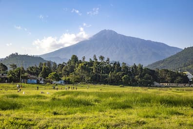 Der Mount Meru in Tansania ist einer der höchsten Berge Afrikas.