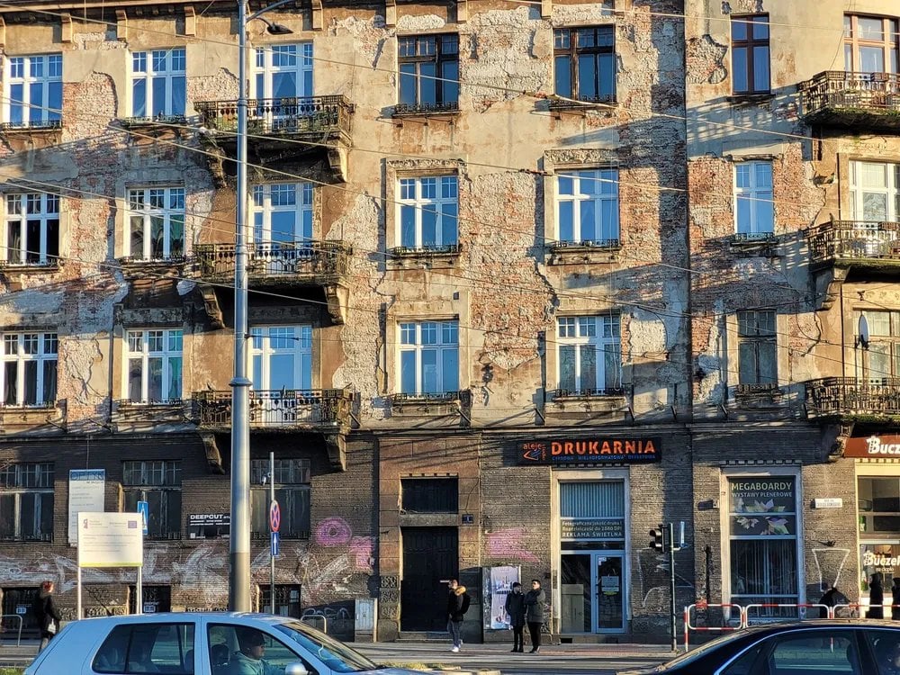 Jak regulacje utrudniają renowację zabytkowych kamienic. Fajnie jakby politycy zwrócili więcej uwagi w tym temacie.