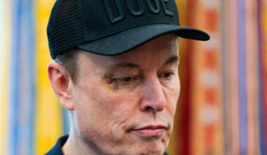 Are We Witnessing the Implosion of the World’s Richest Man?