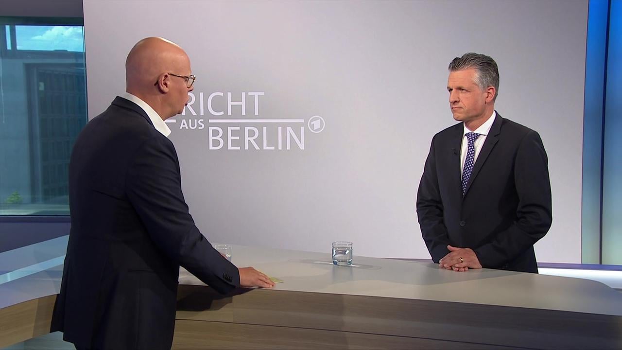 Dass die Bürger bei der Senkung der Stromsteuer leer ausgehen, sorgt für Kritik. Jetzt signalisiert Kanzleramtschef Frei im Bericht aus Berlin Gesprächsbereitschaft. Diskutiert wird etwa, die Förderung für Wärmepumpen zu streichen.
