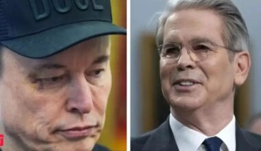 MAGA activist Steve Bannon claims Elon Musk got physical with Scott Bessent, reveals all details | Musks Black eye