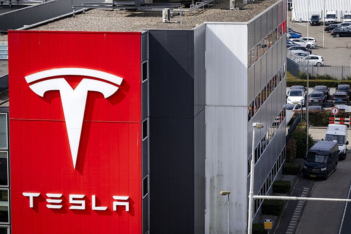 Business news live: FTSE 100 rises and Tesla poised to gain $25bn after Elon Musk apology