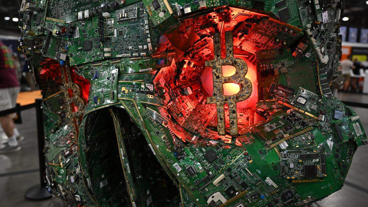 Russische hacker veroordeeld voor wereldwijde cyberfraude, ruim 64 miljoen euro aan bitcoins verbeurd verklaard - De Standaard