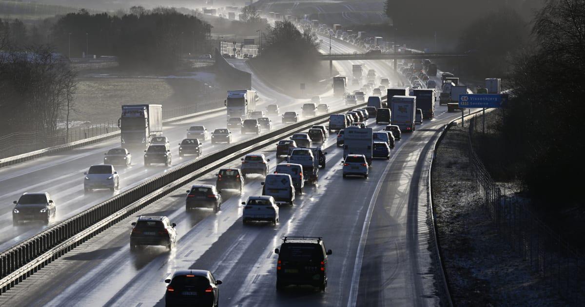 I Danmark vil vi hellere sidde 45 minutter i kø på motorvejen end vente ti minutter på en busforbindelse. Både politisk og kulturelt er kollektiv transport kun et lavstatusvedhæng til privatbilismen – og det må ændres