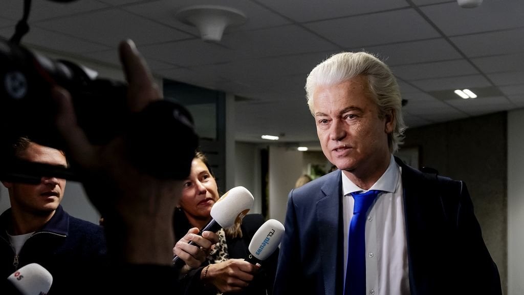 Coalitie wankelt na asieloverleg: Wilders wil nog nachtje slapen, maar 'ziet er niet goed uit'
