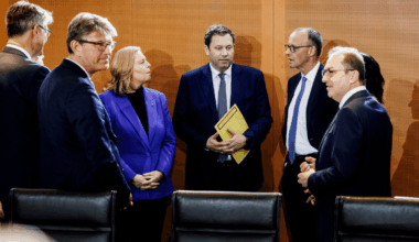 Mögliche Interessenkonflikte: Friedrich Merz und Minister:innen verweigern Angaben zu Aktienbesitz