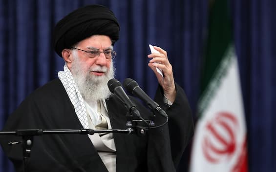Iran, Ali Khamenei nascosto in un bunker sotterraneo a Teheran
