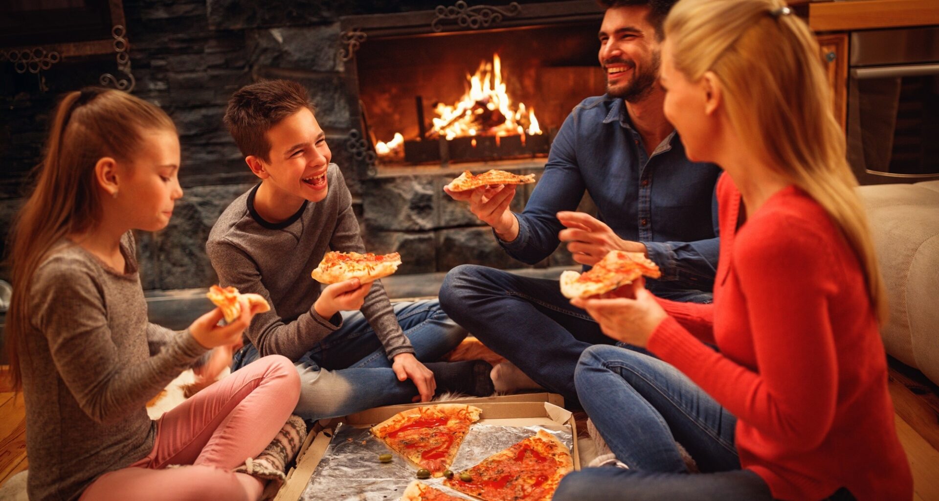 Study: “Takeaway Night”: Understanding UK Families’ Consumption of Takeaway Food for Family Mealtimes. Image Credit: Lucky Business / Shutterstock