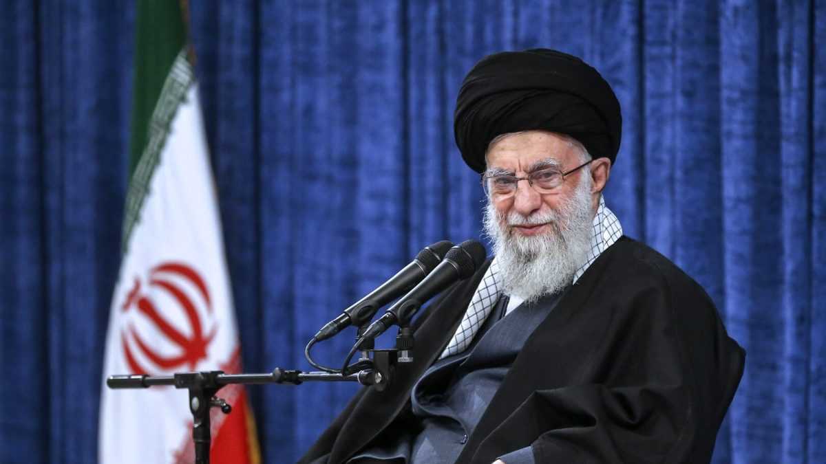 Irán sa nevzdá, reagoval na D. Trumpa vodca A. Chameneí