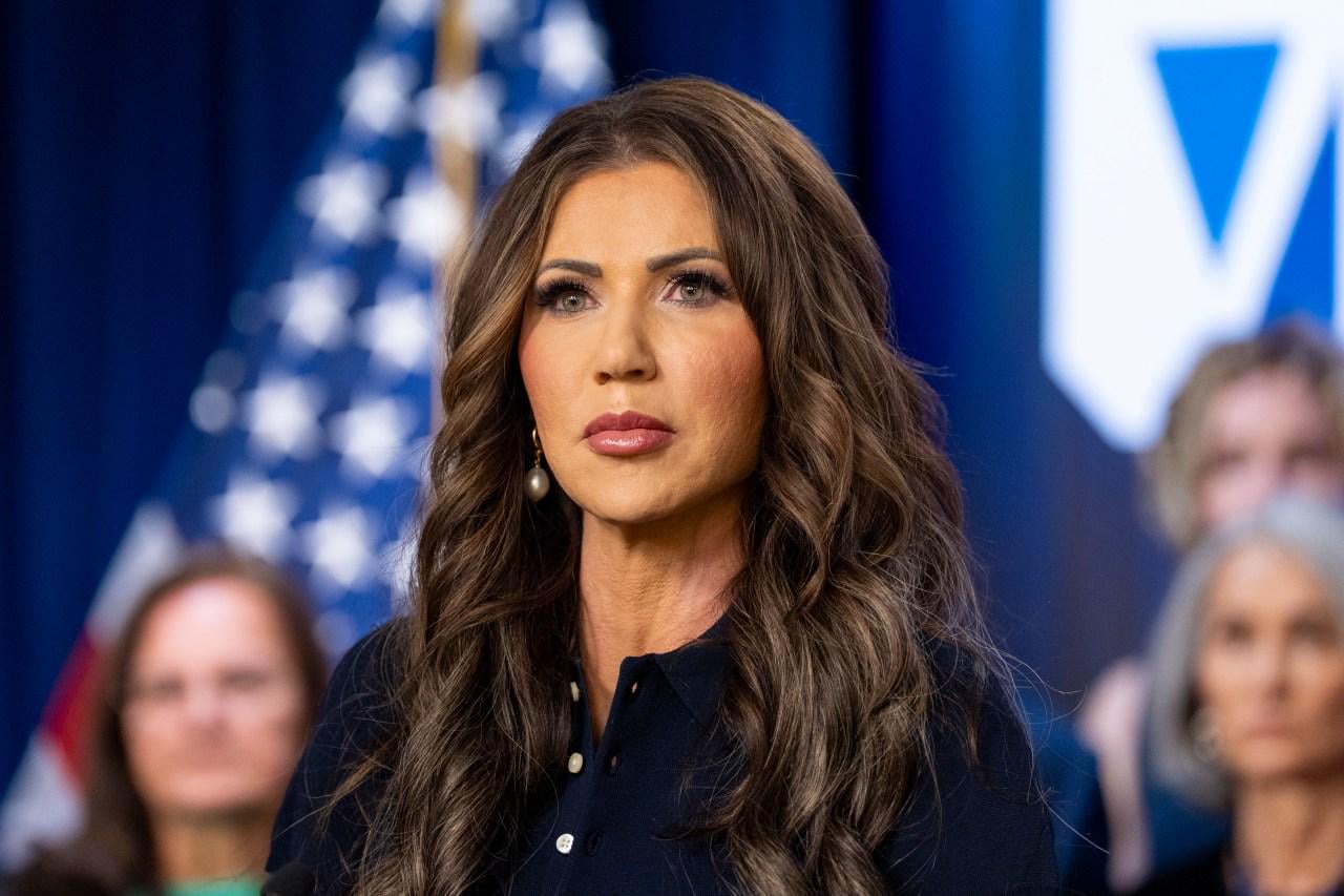 Sen. Alex Padilla confronts DHS Secretary Noem during press conference, is forcibly removed