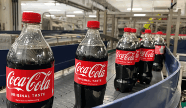 SBB ersetzen Coca-Cola per sofort mit Schweizer Marke | Ab dem 12. Juni wird in SBB-Bord-Restaurants Coca-Cola durch die Schweizer Marke Vivi Kola ersetzt.