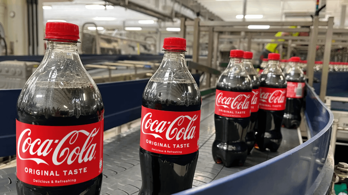 SBB ersetzen Coca-Cola per sofort mit Schweizer Marke | Ab dem 12. Juni wird in SBB-Bord-Restaurants Coca-Cola durch die Schweizer Marke Vivi Kola ersetzt.