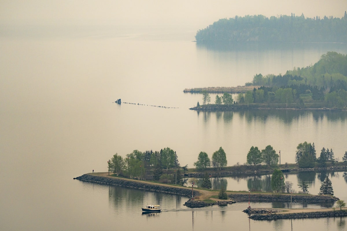 Construction workers escape wildfire in Northwestern Ontario as armed forces airlift evacuees