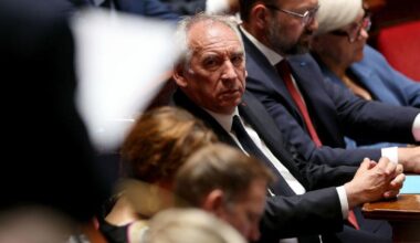 « Il sait désormais qu’il va tomber » : François Bayrou prépare sa sortie « par la grande porte »