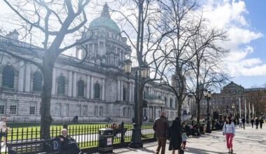 Parties from left and right form unlikely alliance to oppose £4 charge for Belfast City Hall tours