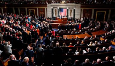 „Dieses Land fällt auseinander“: US-Demokraten und Republikaner liefern sich öffentliche Schlammschlacht im Kapitol | Im US-Repräsentantenhaus kommt es zu einem Eklat. Ein US-Demokrat fordert einen Republikaner auf, sich endlich „Eier wachsen zu lassen“.