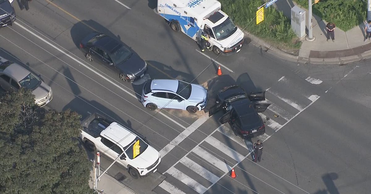 Toronto jewelry store robbery: 5 suspects sought
