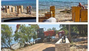 PRATILI SMO IH Općina Sutivan suočena s dokazima betoniranja stupova na plaži, pa načelnik promijenio ploču: "Utvrđeno postavljanje betonskih pilona bez dozvole na plažu!"