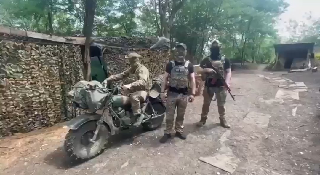Russian Z-soldiers tried to film a cool an heroic video but something went wrong. June 2025