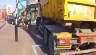A cyclist in South London calls out the cyclist recording for not placing himself in danger