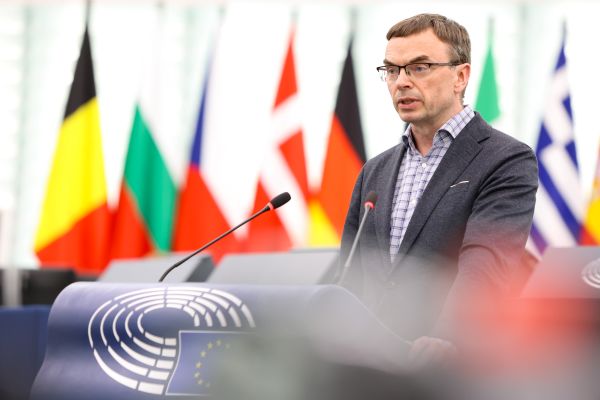 Parliament's report praises Moldova's EU membership efforts
