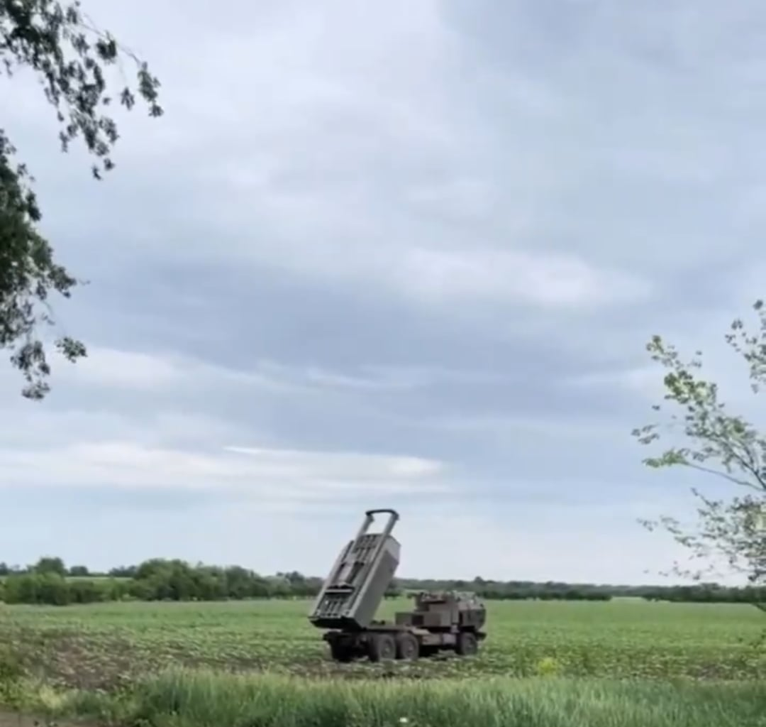 A salvo of Ukrainian M142 «HIMARS» MLRS fired on Russian targets presumably in the Kursk region. [Published 08.06.2025]