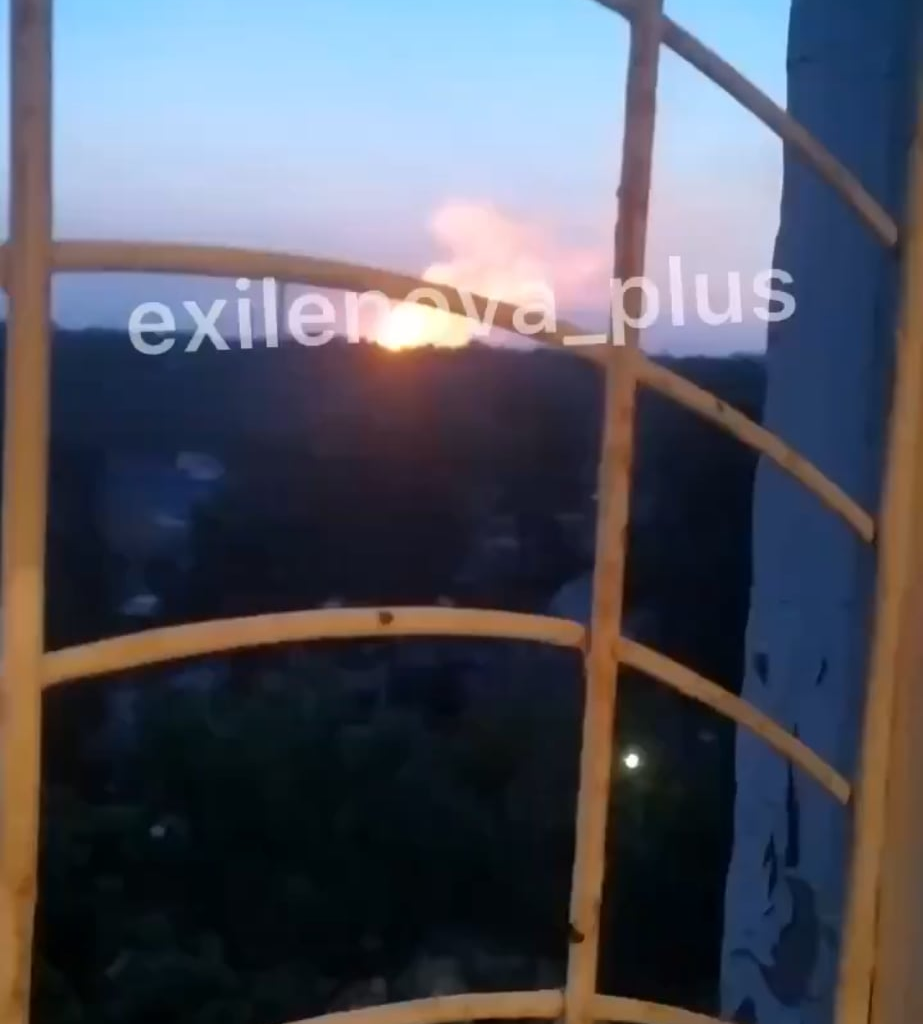 Ukrainian attack drones reportedly struck Russia’s Tambov Gunpowder Plant in Kotovsk moments ago. Multiple secondary explosions could be seen rising from the Russian munitions production facility. June 2025