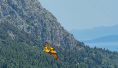 Odličan video kanadera u akciji gašenja požara iznad Makarske [autor: Marko Andrijašević]