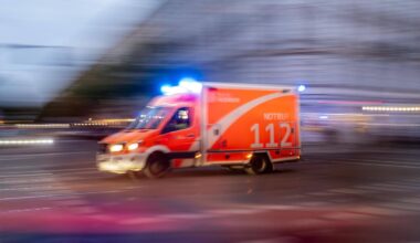 Fußgängerin wird bei Unfall in Berlin 30 Meter durch die Luft geschleudert und stirbt