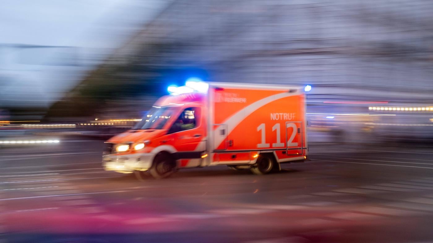 Fußgängerin wird bei Unfall in Berlin 30 Meter durch die Luft geschleudert und stirbt