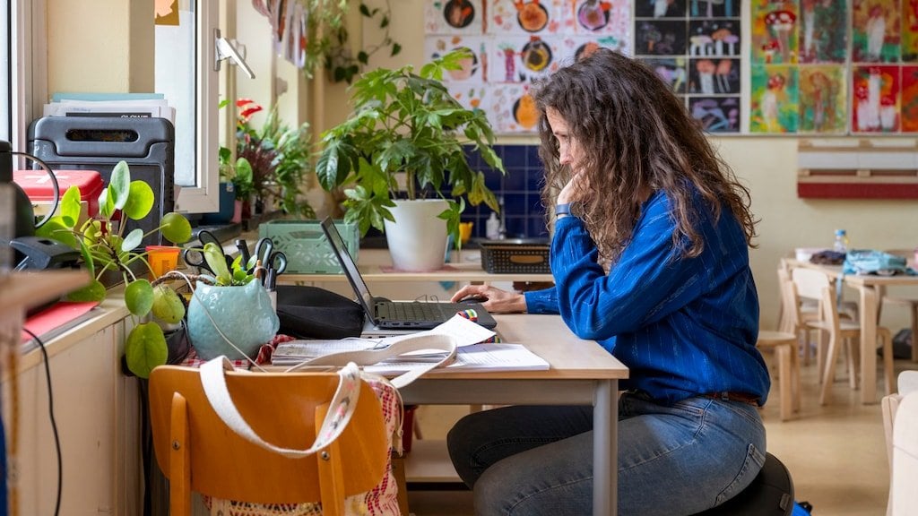 Onderzoek wijst uit: basisschoolleraar is bijna dag kwijt aan administratie