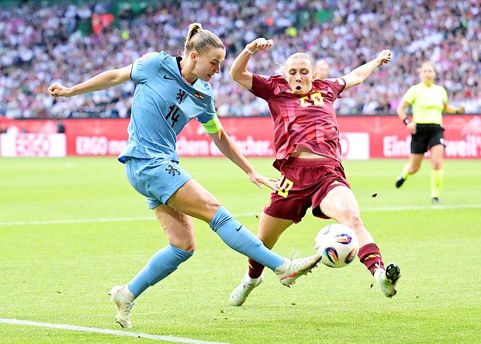Dutch soccer girls facing crippling knee injuries