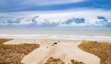 Texel gaat zeespiegelstijging te lijf met grote gaten in de duinen