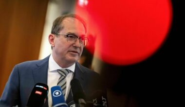 Grüne kritisieren Überwachungssoftware: Dobrindt schließt Palantir-Nutzung nicht aus