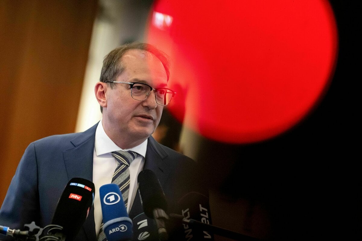 Grüne kritisieren Überwachungssoftware: Dobrindt schließt Palantir-Nutzung nicht aus