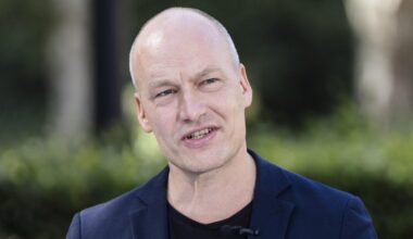 Våben og mulig oprustning giver ny ballade i Enhedslisten: 'Det er helt skævt og ude i skoven'