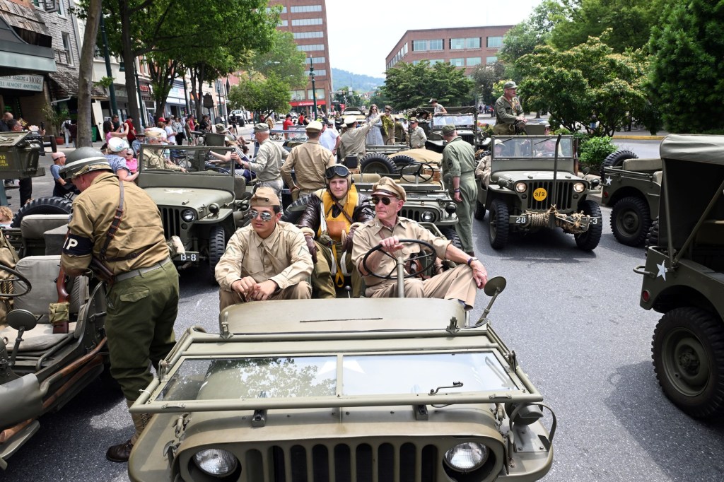 World War II Weekend kicks off with convoy in Reading