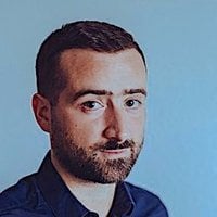 It’s been quite a while that Kyiv has been under such a coordinated attack. Drones, ballistics, cruise missiles: for the last two hours it has been explosion after explosion. Some parts of the city are in flames.