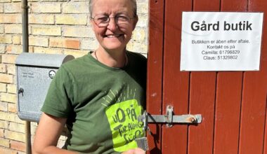 Vejboder lænses, så på Samsø låser Camilla nu kød og garn inde