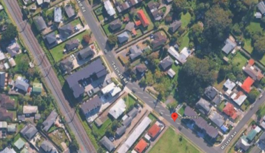 Papatoetoe stabbing: One person seriously injured, offender on the run
